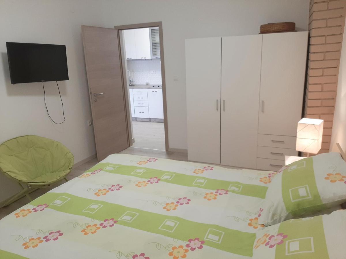 Apartman Maslina Pisak Exterior foto