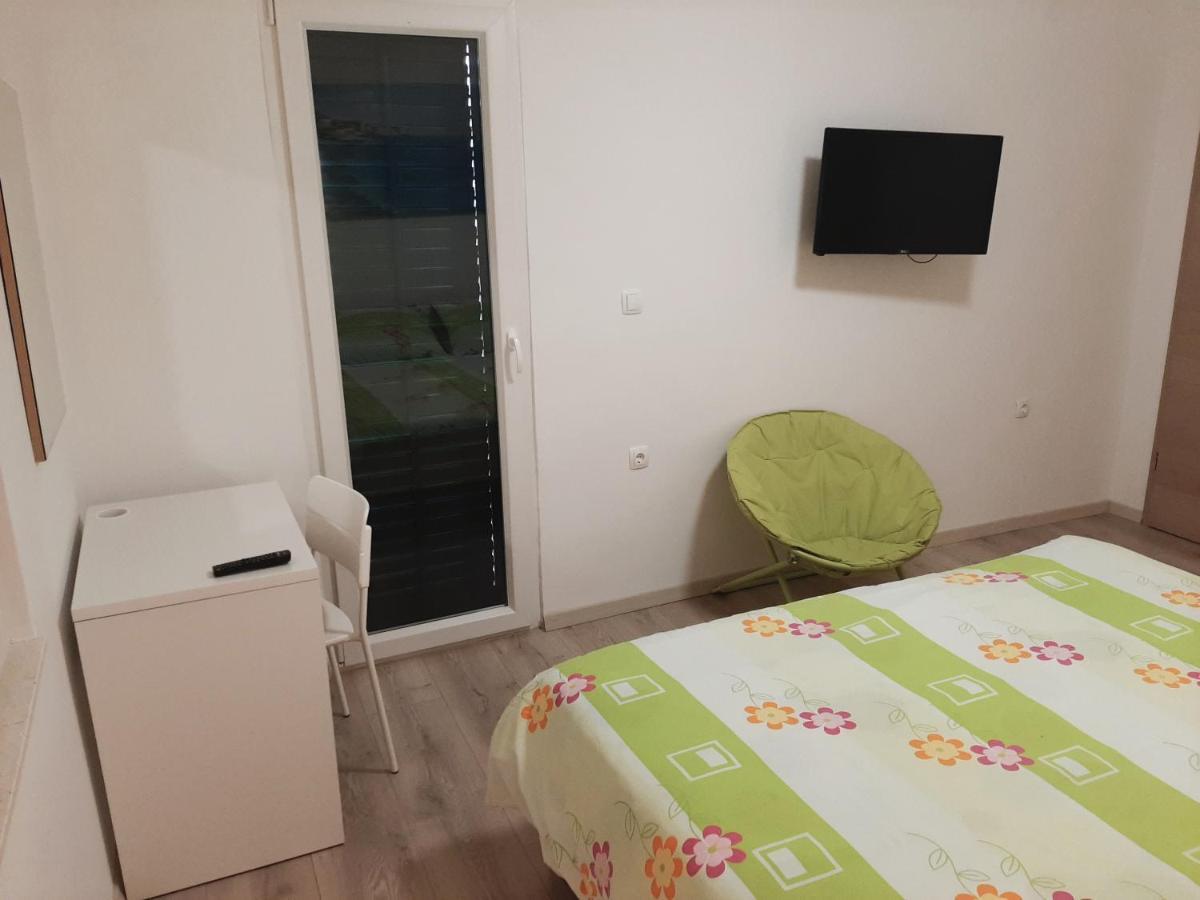 Apartman Maslina Pisak Exterior foto